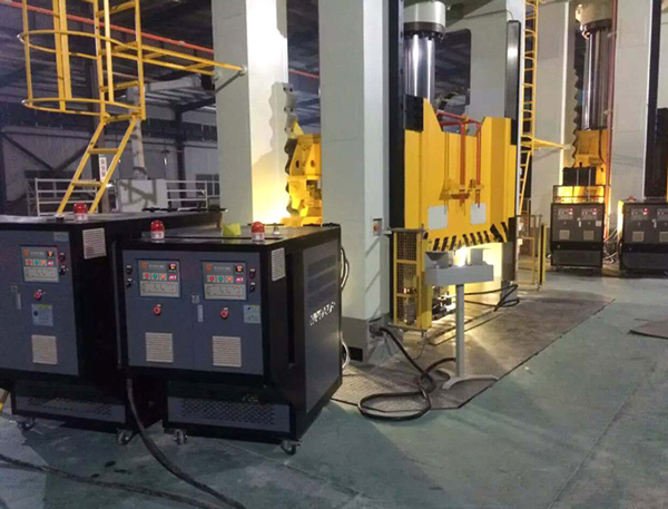 玻璃鋼模具高溫油溫機應(yīng)用